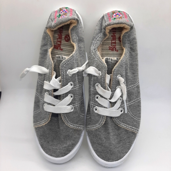 kinetic shoes slip on